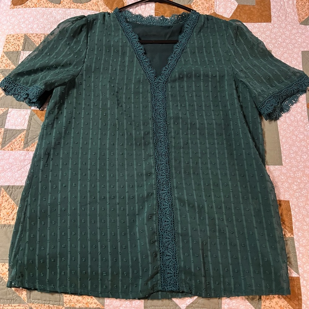 Green lace boutique top size small